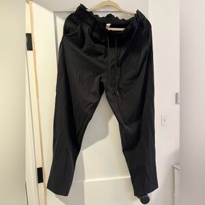 Lululemon size 10 relaxed fit pants, pockets